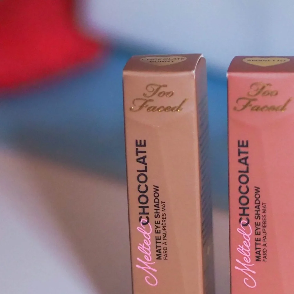 Too faced matte eyeshadow - Picture 3 of 4